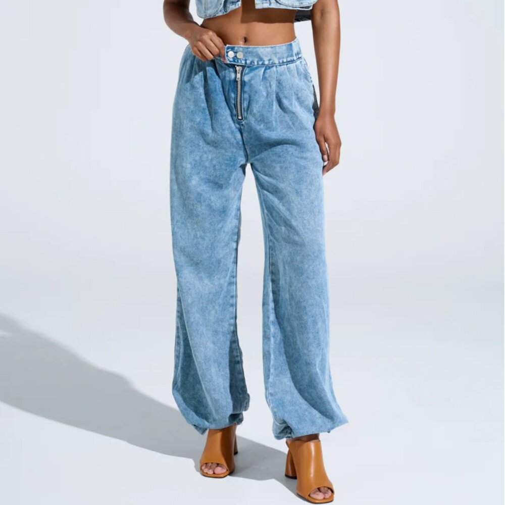 AKIRA Washed Light Blue Wide-Leg High-Rise Jeans